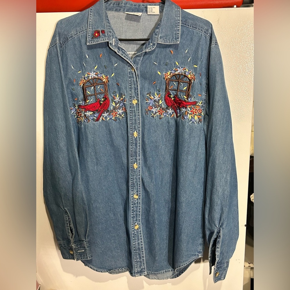 Bobbie Brooks Top Womens Blue Wash Button Up Long Sleeve Size Large. Christmas